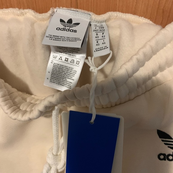 Cream adidas tracksuit - Picture 3 of 3